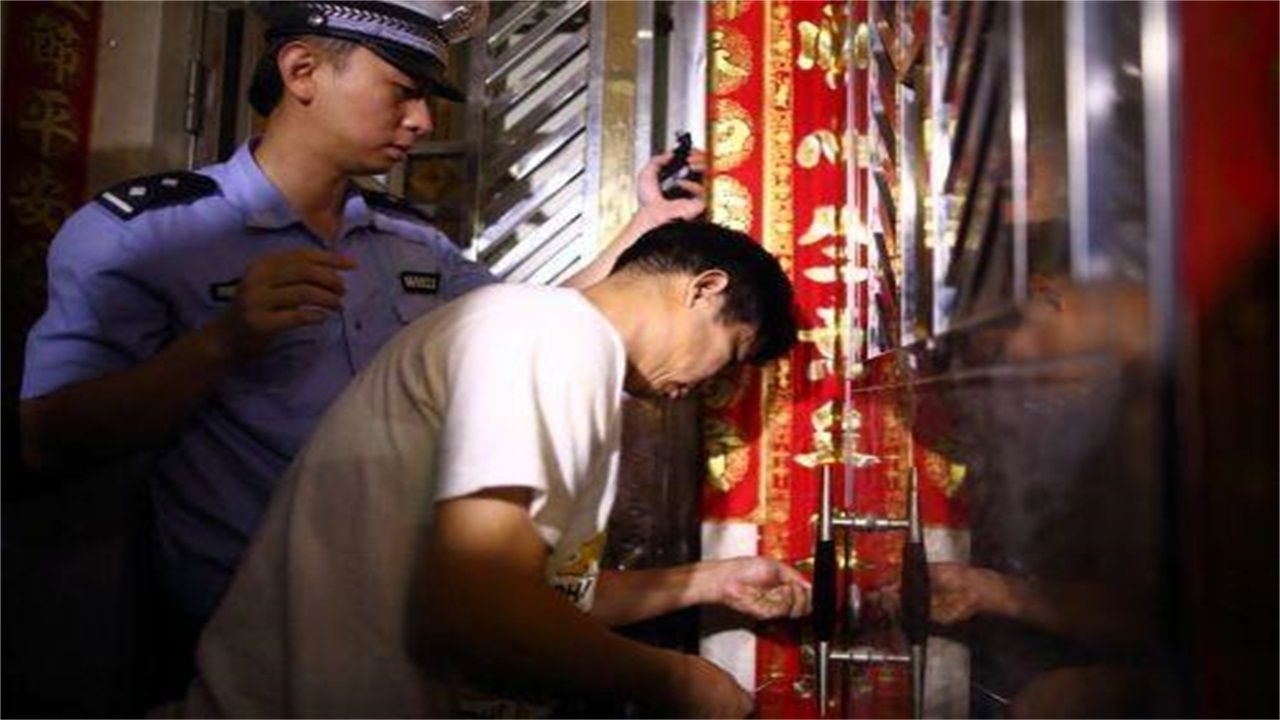 請(qǐng)開鎖師傅開了鎖后，師傅為什么一般都不進(jìn)門，就算主人請(qǐng)也不進(jìn)去？